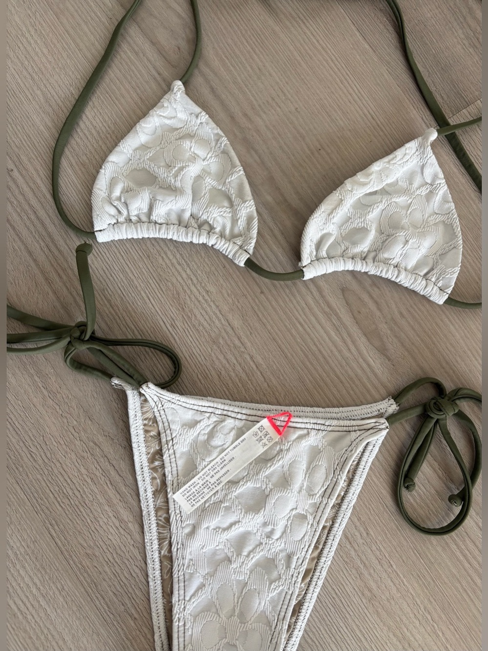 Free-est Bikini Set - Picture 3 of 9